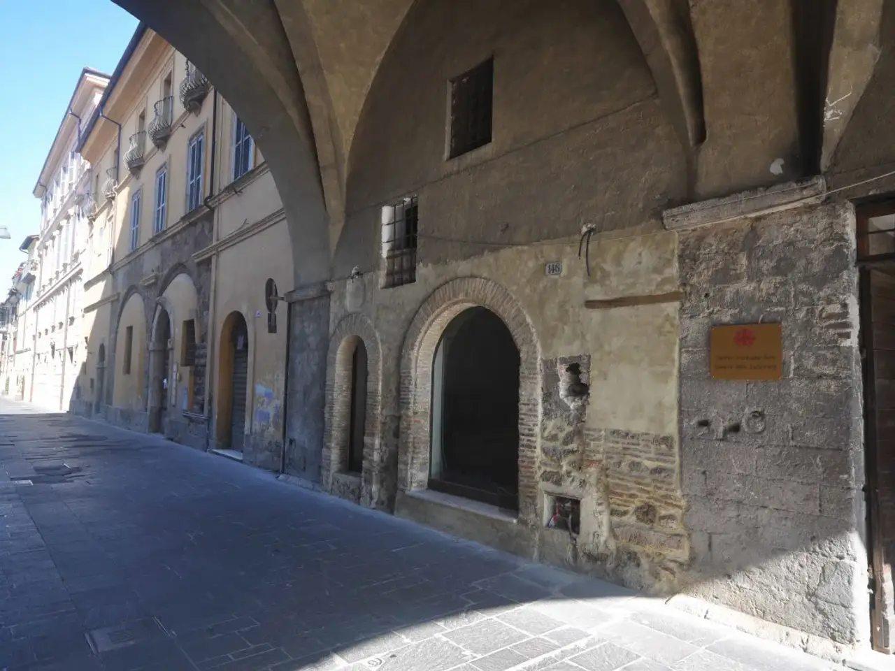 Negozio in Via Terenzio Varrone, 146, Rieti, {3} - Foto 1