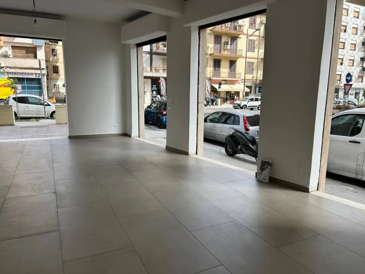 Negozio in Via Duca della Verdura 89, Palermo, {3} - Foto 1