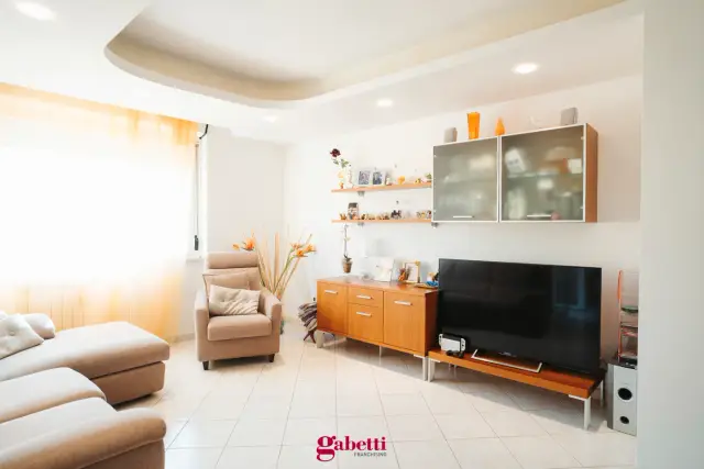 4-room flat in Via Giovanni Paolo I 9, San Salvo - Photo 1