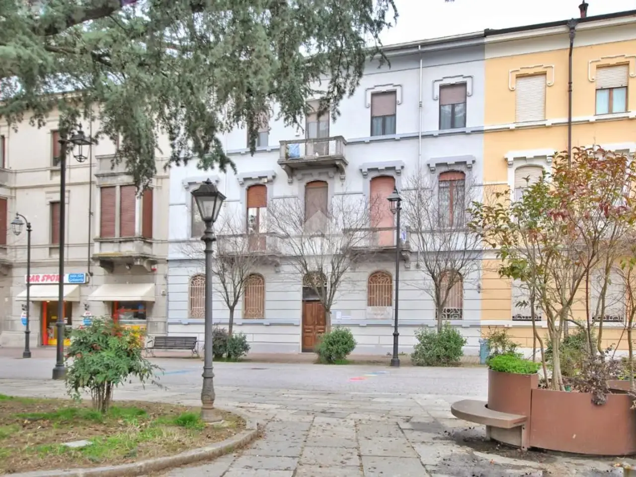 Palazzina commerciale in P.Za Martiri della Libertà 9, Trino, {3} - Foto 1