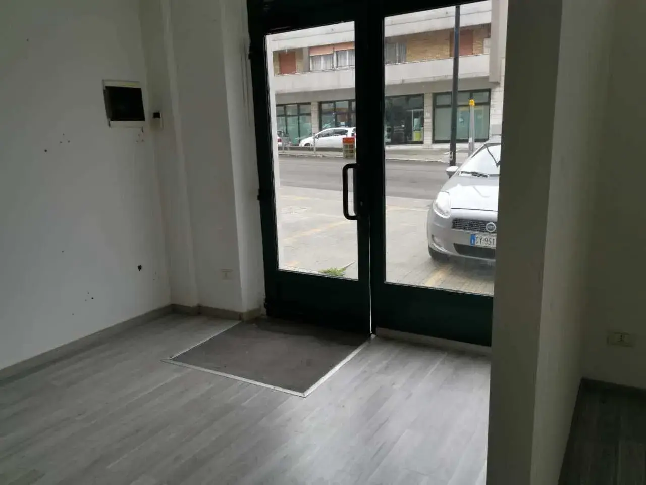 Palazzina commerciale in Via Martiri della Resistenza, Ancona, {3} - Foto 2
