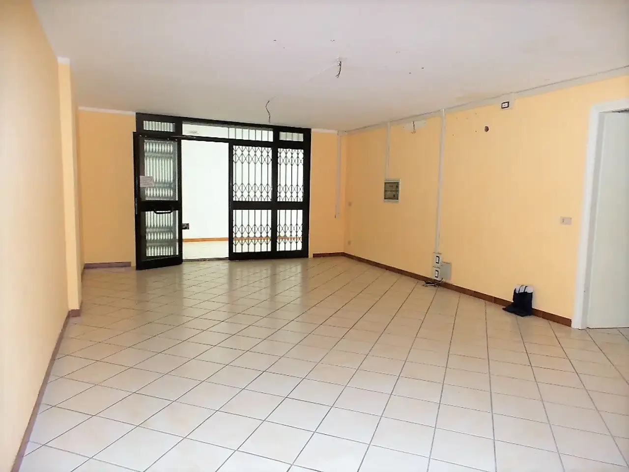 Negozio in Piazza dei Caduti sul Lavoro, Caprarola, {3} - Foto 1