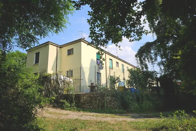 2-room flat in Via Trento, Fenegrò - Photo 1