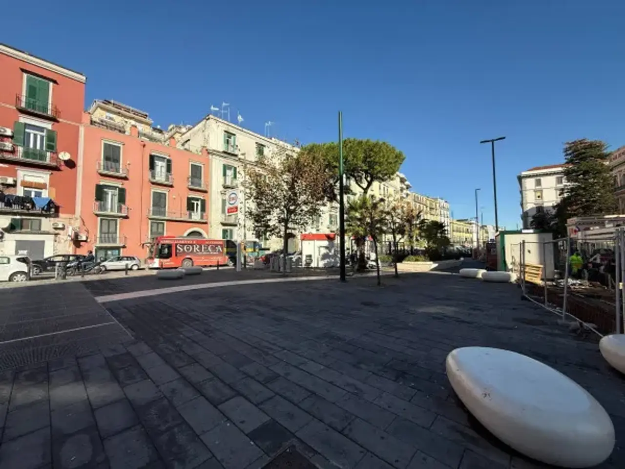 Alimentari in Riviera di Chiaia 16, Napoli, {3} - Foto 2