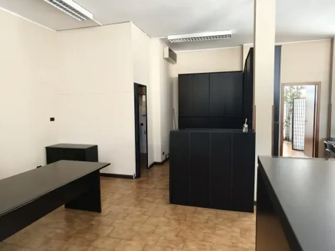 Ufficio in Via Unità d'Italia 60, Desenzano Del Garda, {3} - Foto 1