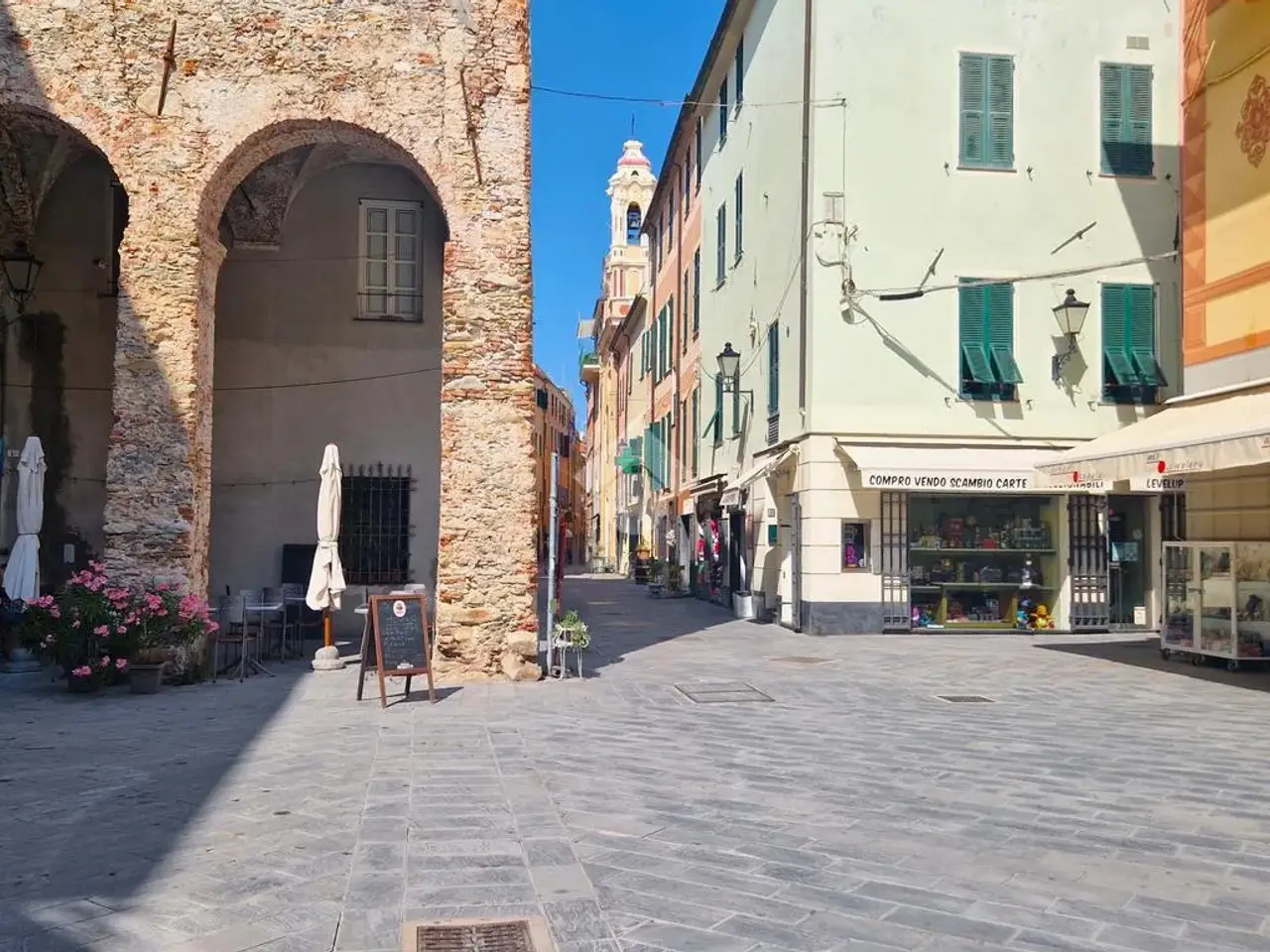 Negozio in Piazza Rocca 2, Loano, {3} - Foto 1