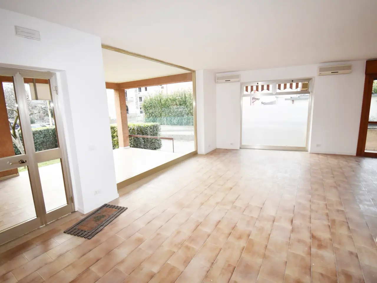 Negozio in Via Trieste 20, Arzignano, {3} - Foto 1