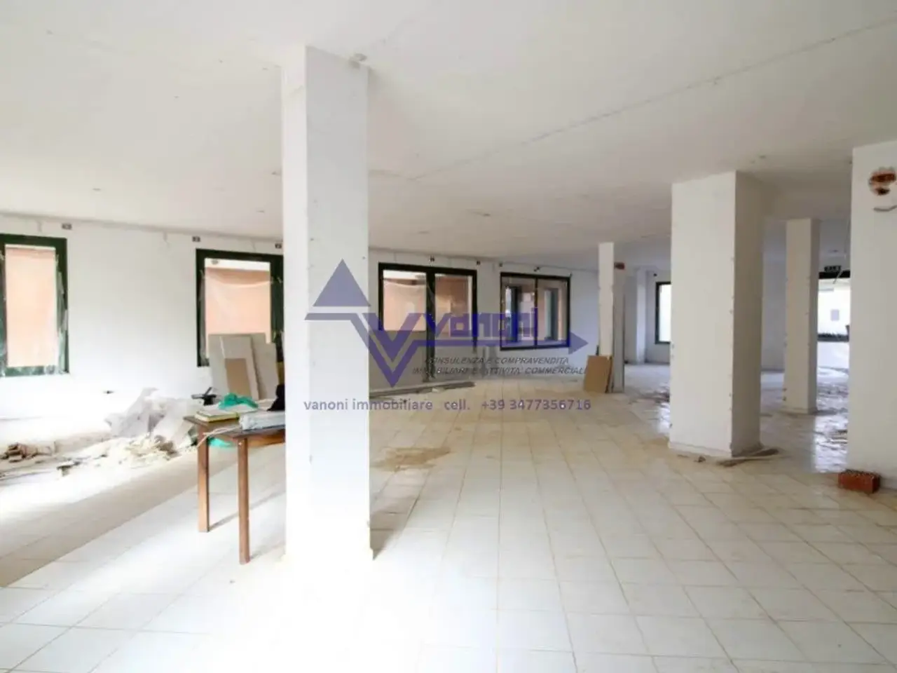 Negozio in Via Cavalieri di Vittorio Veneto, Stezzano, {3} - Foto 1
