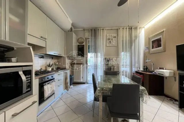 Dreizimmerwohnung in Viale Lombardia, Brugherio - Foto 1