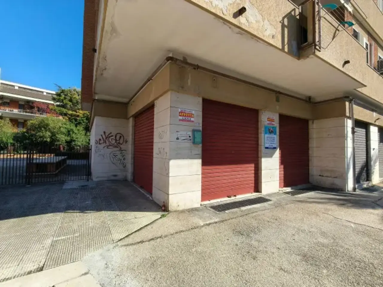 Negozio in Via Vito Petruzzelli 45, Foggia, {3} - Foto 1