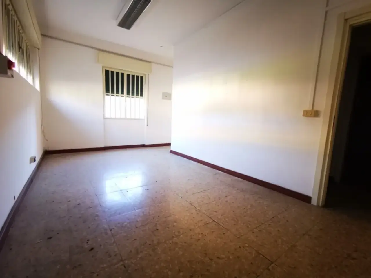 Palazzina commerciale in Via Argine Sinistro, Imperia, {3} - Foto 1