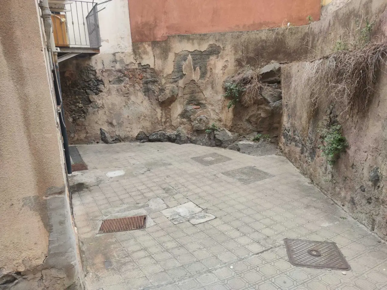 Parcheggio chiuso in Via Ficarazzi 15, Catania, {3} - Foto 2