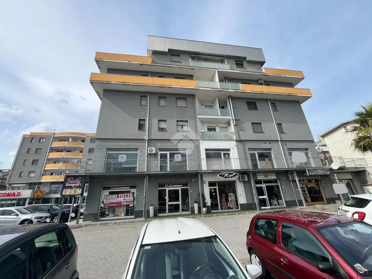 Negozio in Via Trieste 5, Montalto Uffugo, {3} - Foto 1