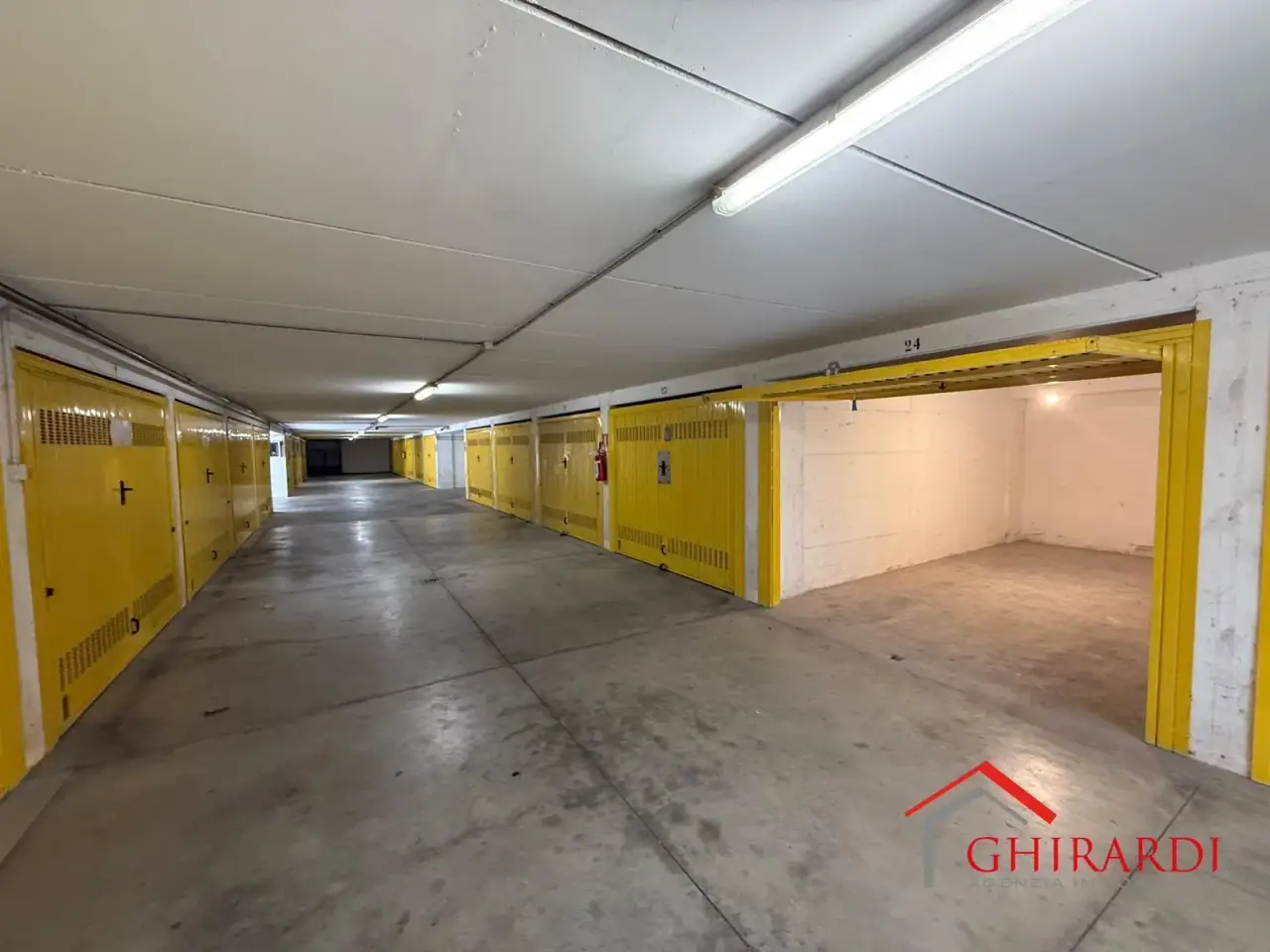 Parcheggio chiuso in , Genova, {3} - Foto 1