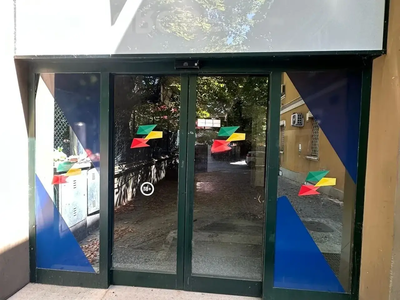 Negozio in Via G. Carducci 16, Casalecchio Di Reno, {3} - Foto 2