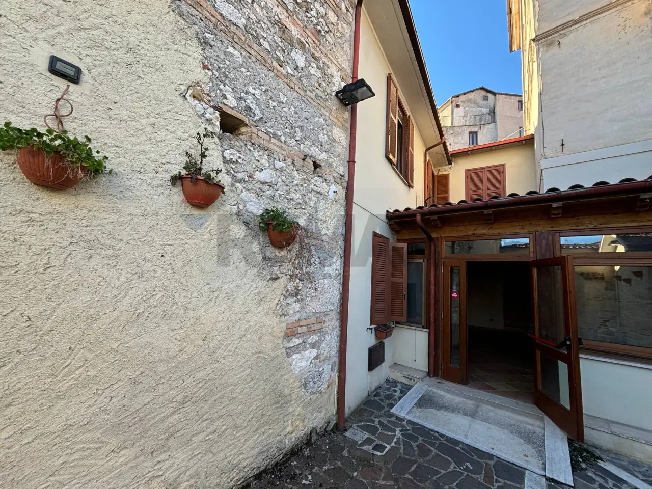 Negozio in Piazza Garibaldi 21, Scurcola Marsicana, {3} - Foto 1