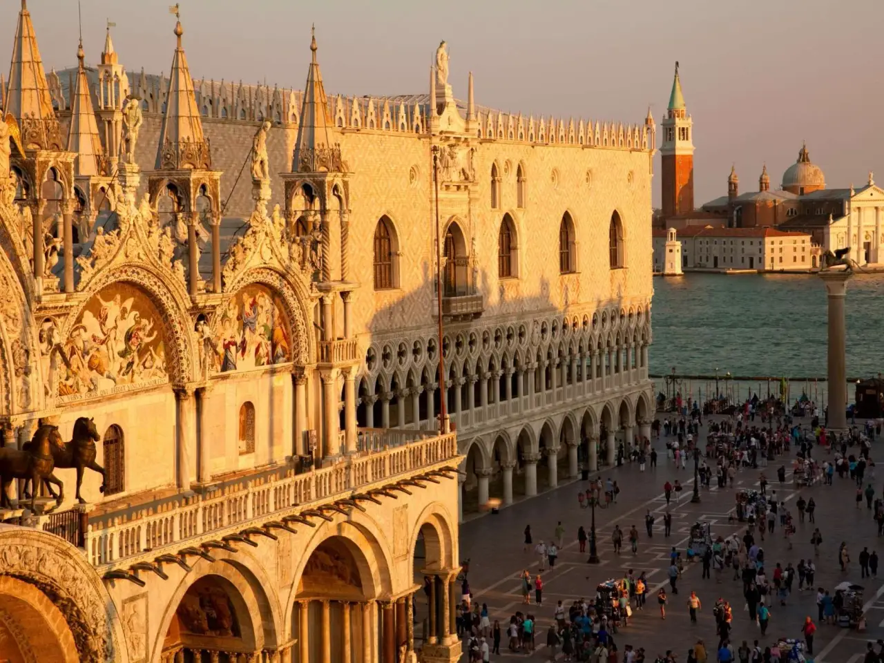 Abbigliamento in Rio Terà San Leonardo, Venezia, {3} - Foto 1