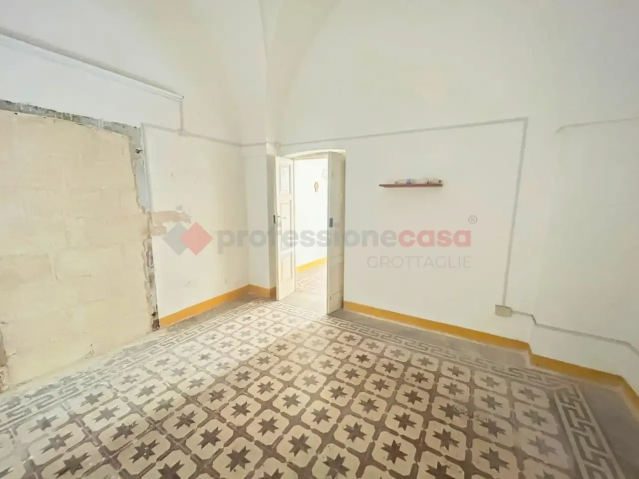 Magazzino in Via Otranto 23-29, Grottaglie, {3} - Foto 1