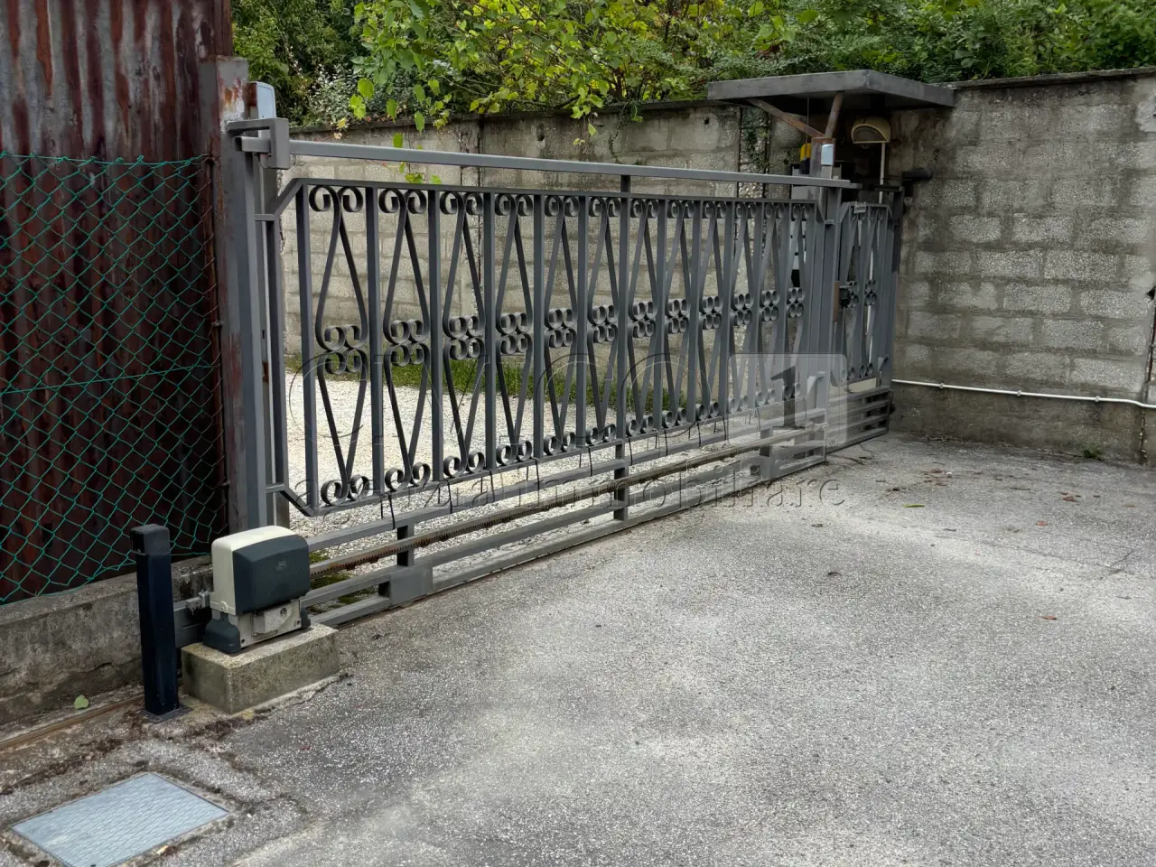 Parcheggio chiuso in Via Cosenz, Venezia, {3} - Foto 1