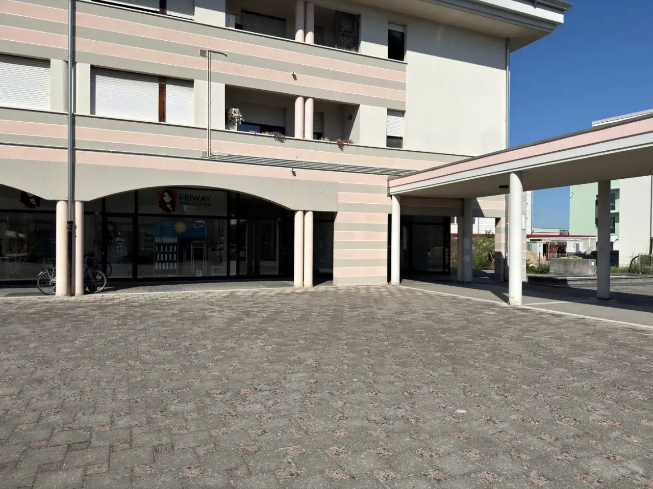 Negozio in Viale Giuseppe Mazzini 43, Abano Terme, {3} - Foto 2