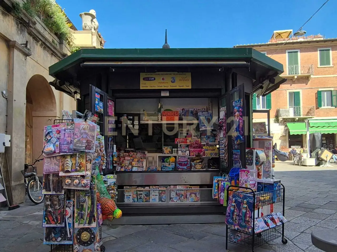 Edicola in Piazza Eroe dei Due Mondi, Orbetello, {3} - Foto 1
