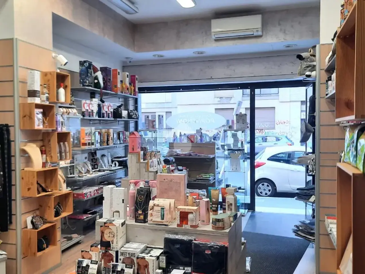 Negozio in Via Pordenone 34, Milano, {3} - Foto 2
