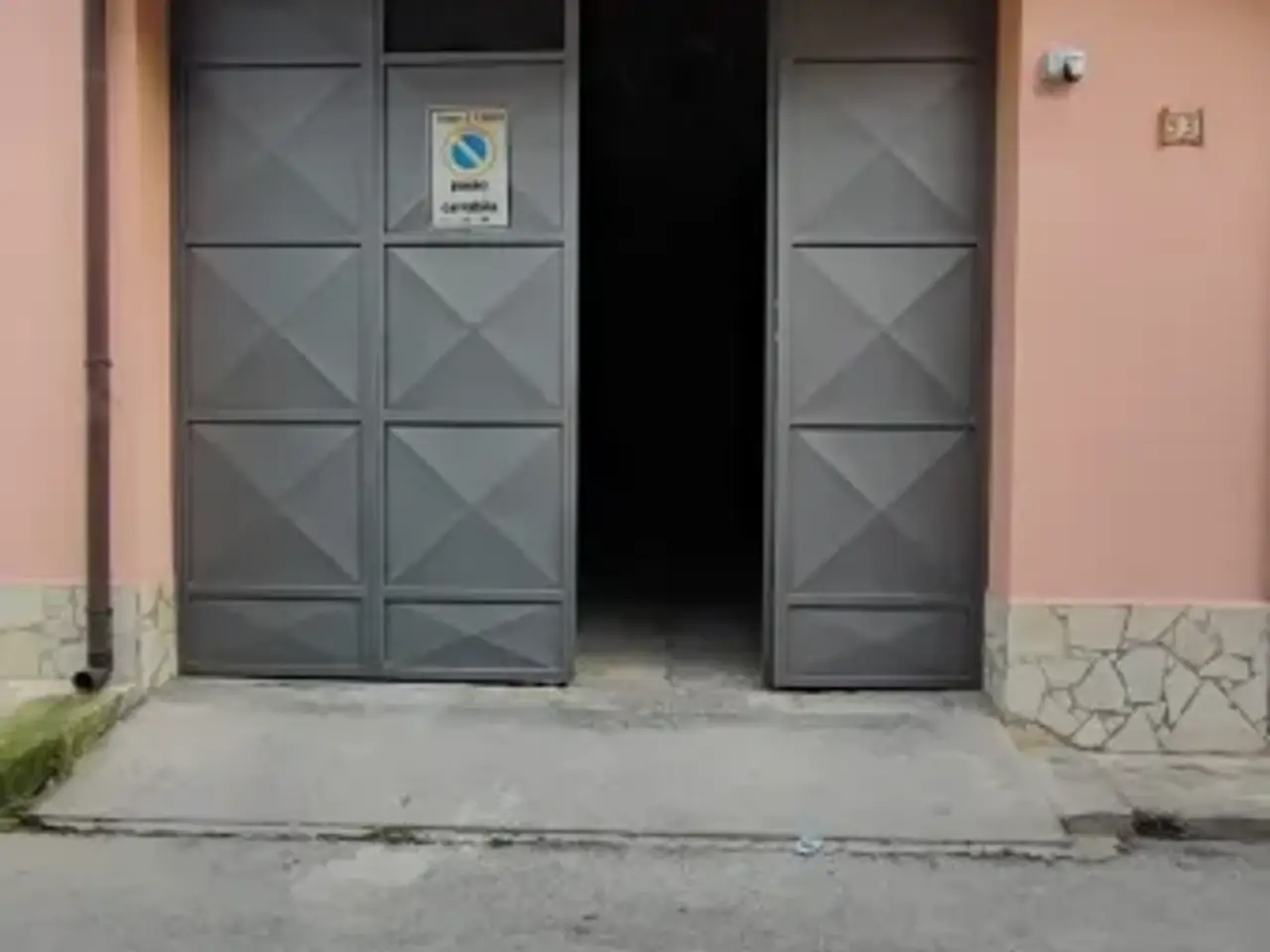 Parcheggio chiuso in , Floridia, {3} - Foto 1
