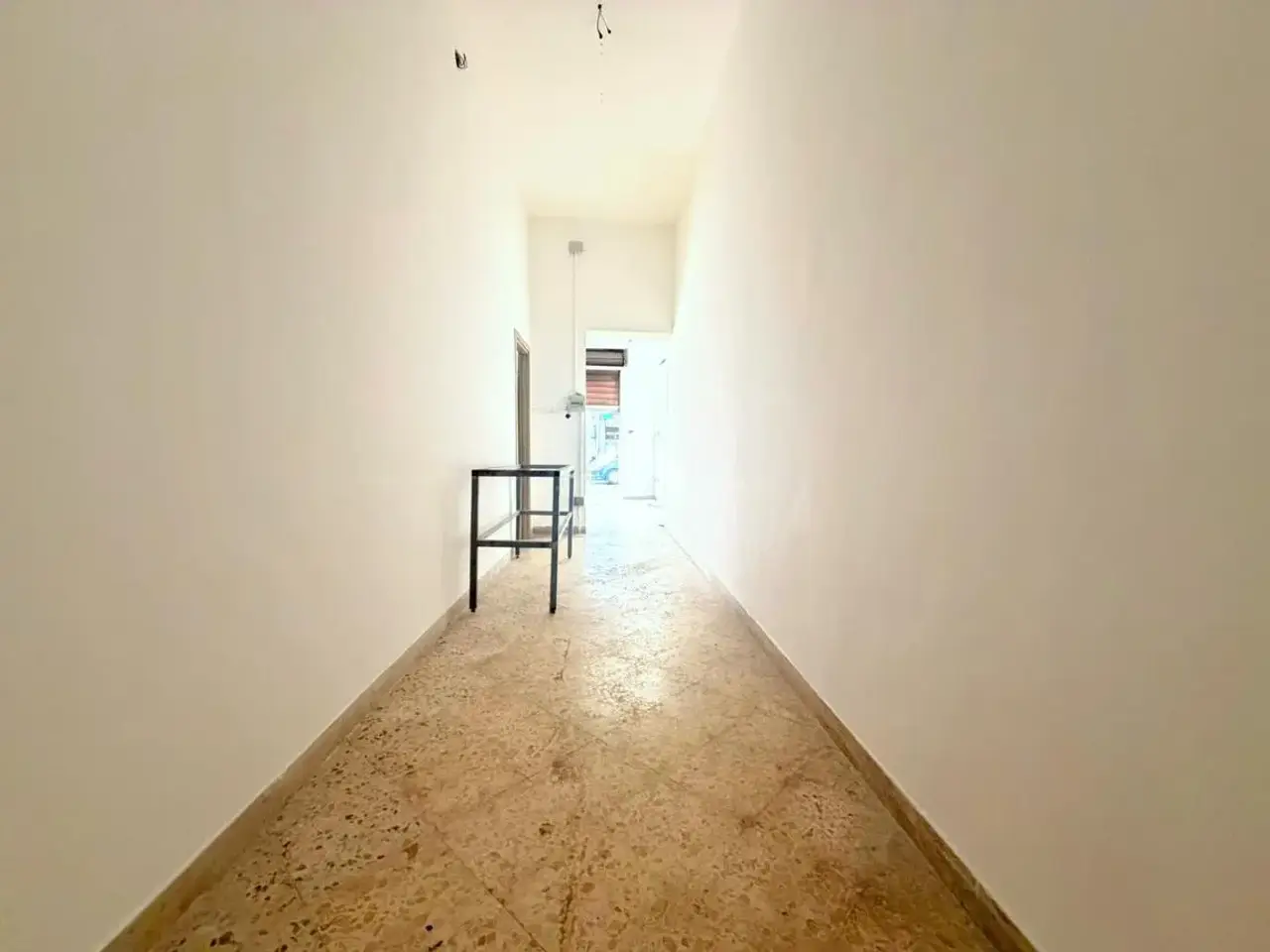 Negozio in Via Doemnico Lancia di Brolo 96, Palermo, {3} - Foto 2
