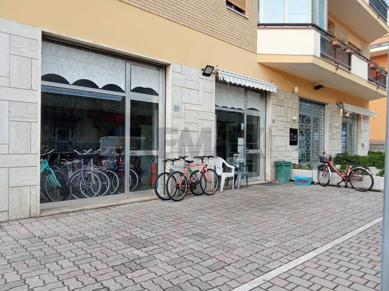 Negozio in Via Ugo Foscolo 52, Martinsicuro, {3} - Foto 2