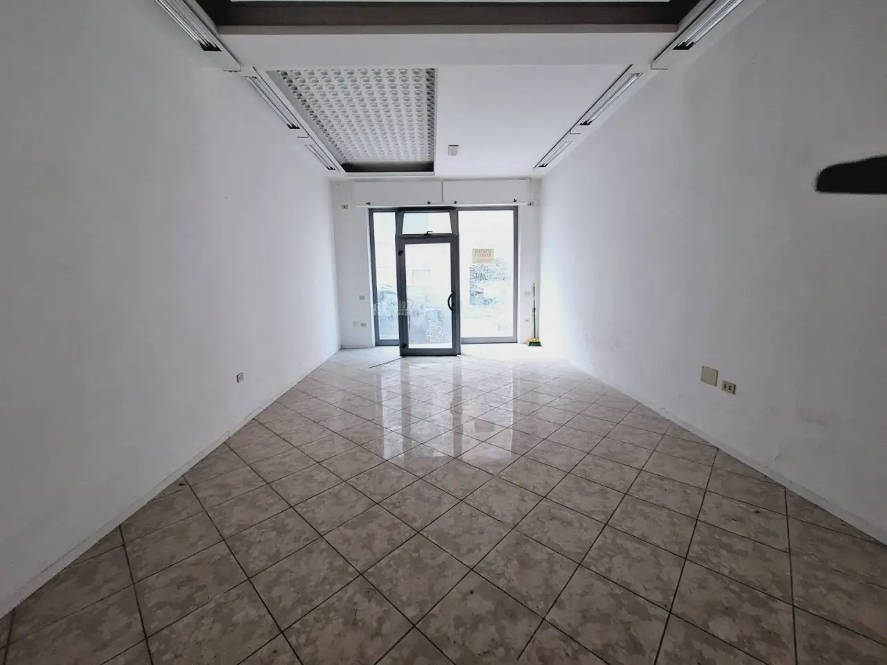 Locale commerciale in , San Benedetto Del Tronto, {3} - Foto 1