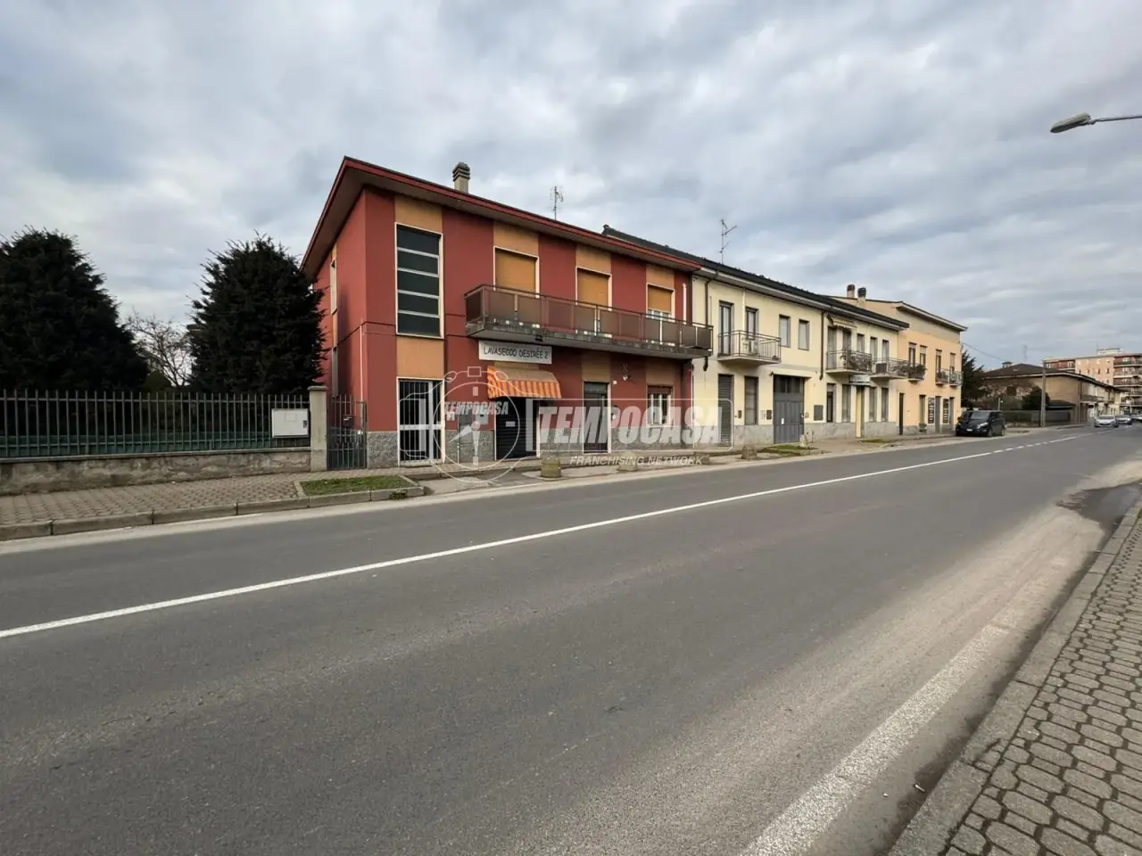 Esercizio commerciale in Via Enrico Toti 48, Macherio, {3} - Foto 1