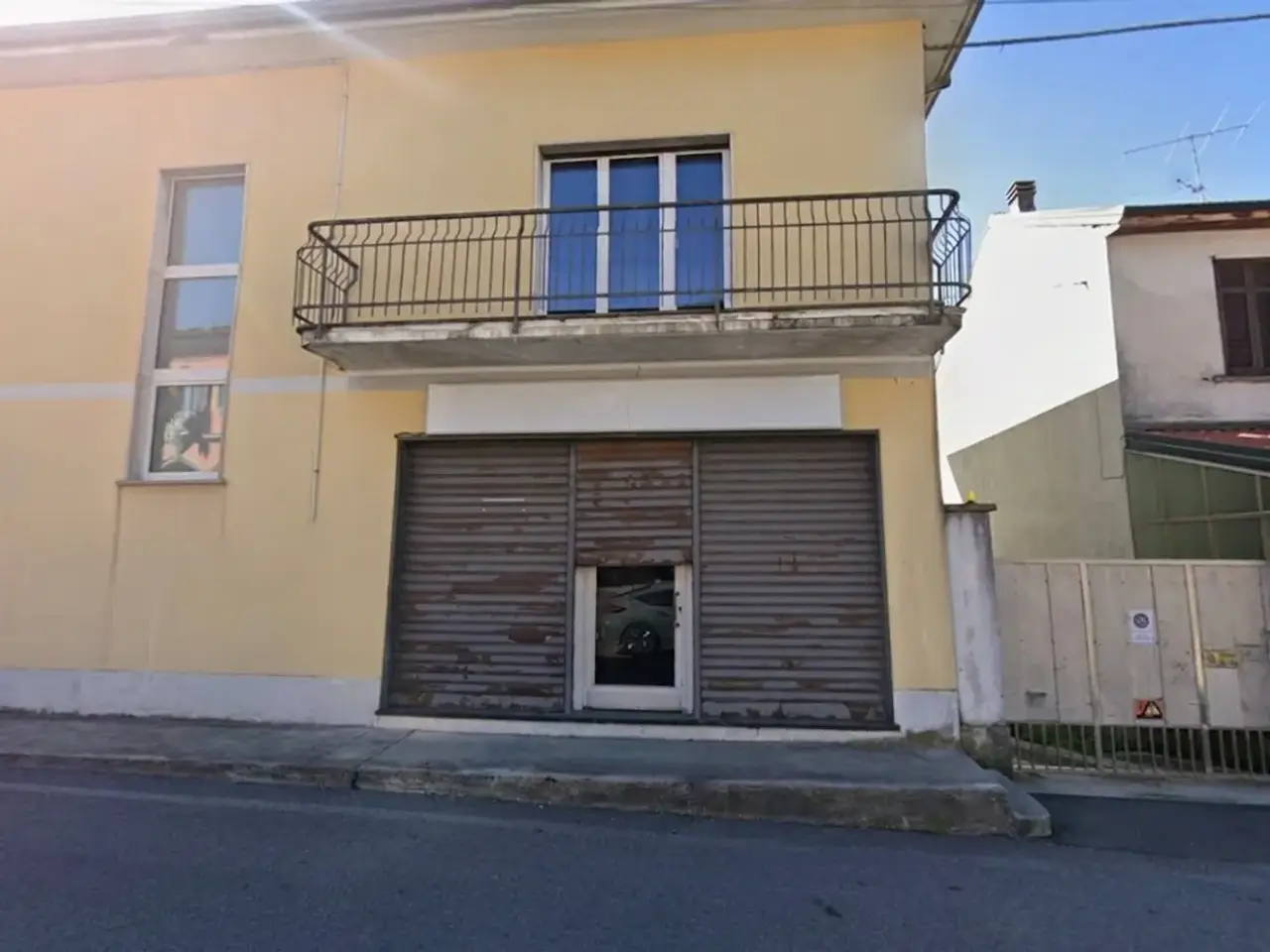 Negozio in Via Giuseppe Besozzi, Sangiano, {3} - Foto 1