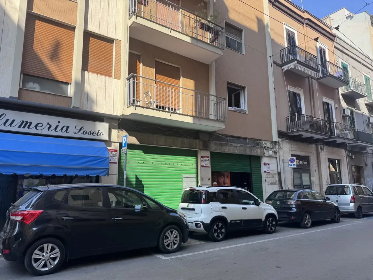 Negozio in Via dei Mille  131-133, Bari, {3} - Foto 2