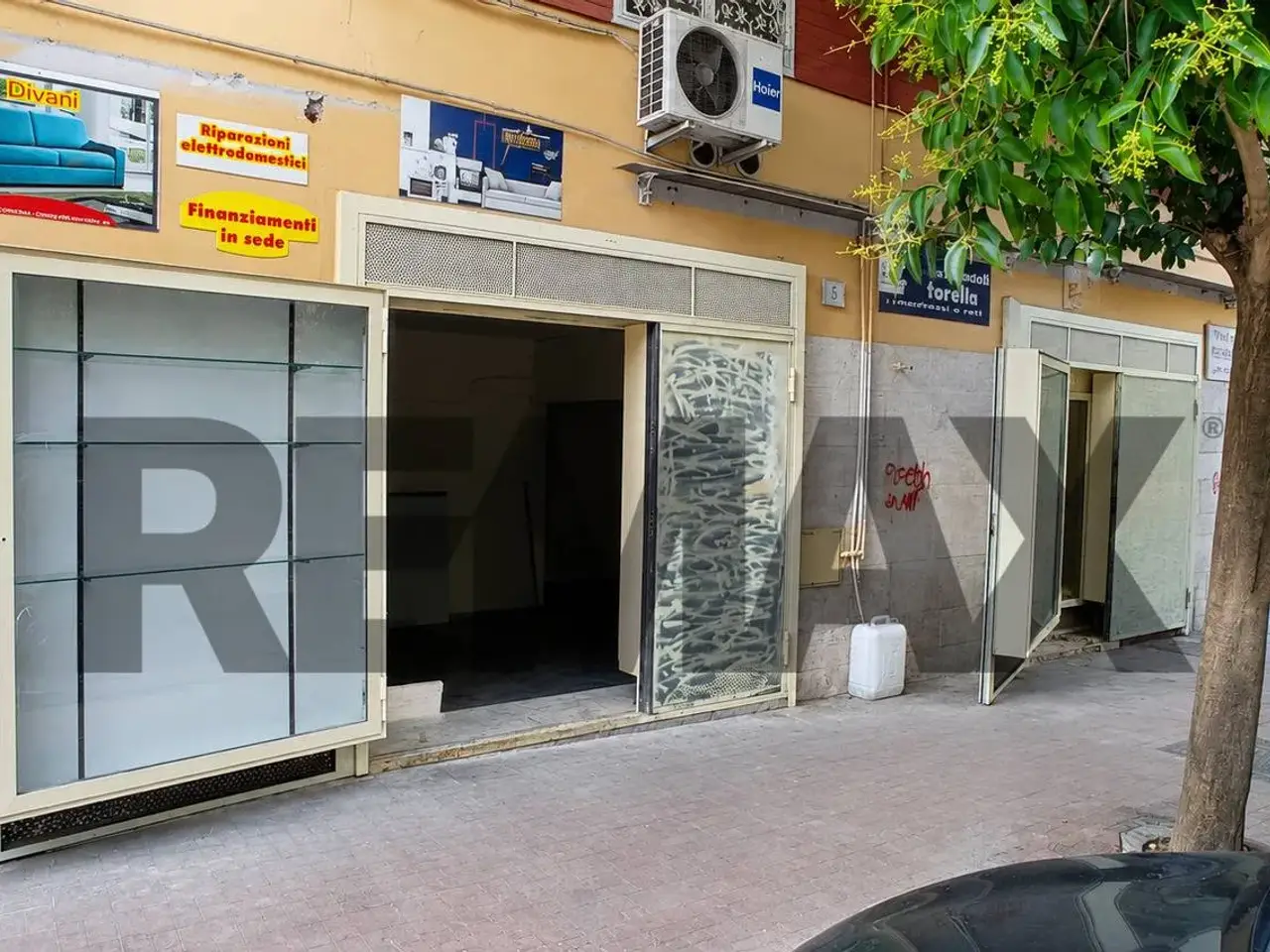Negozio in Viale Privato delle Nebulose 6, Napoli, {3} - Foto 2
