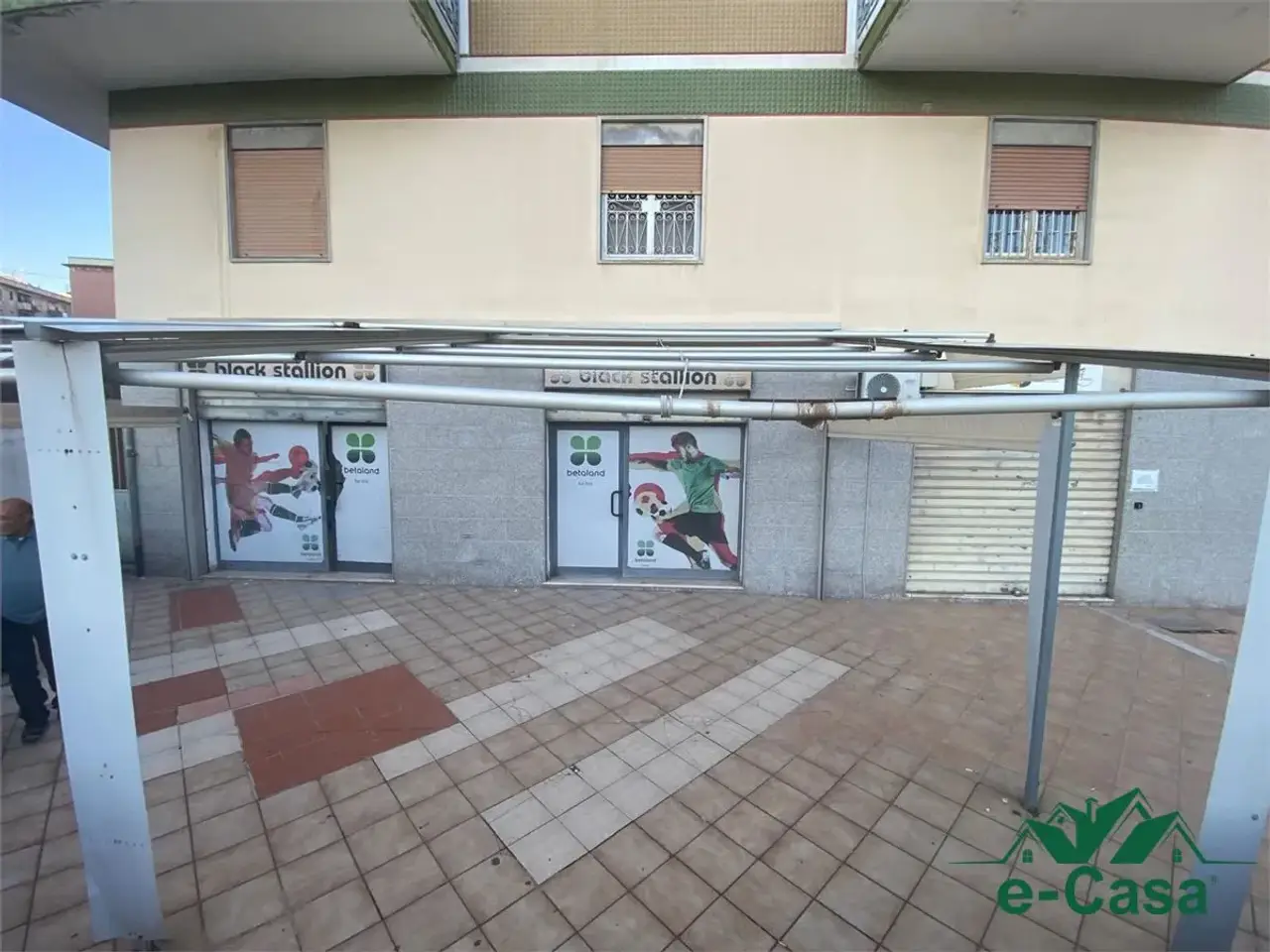 Negozio in Via Ogliastri 42, Messina, {3} - Foto 1