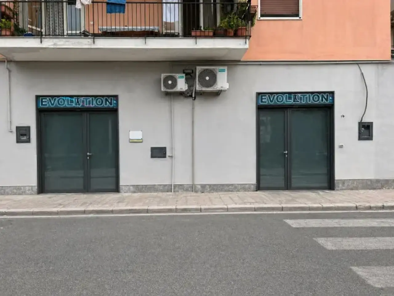 Negozio in Via Paolo Alfonso Allodi, Pozzuoli, {3} - Foto 1