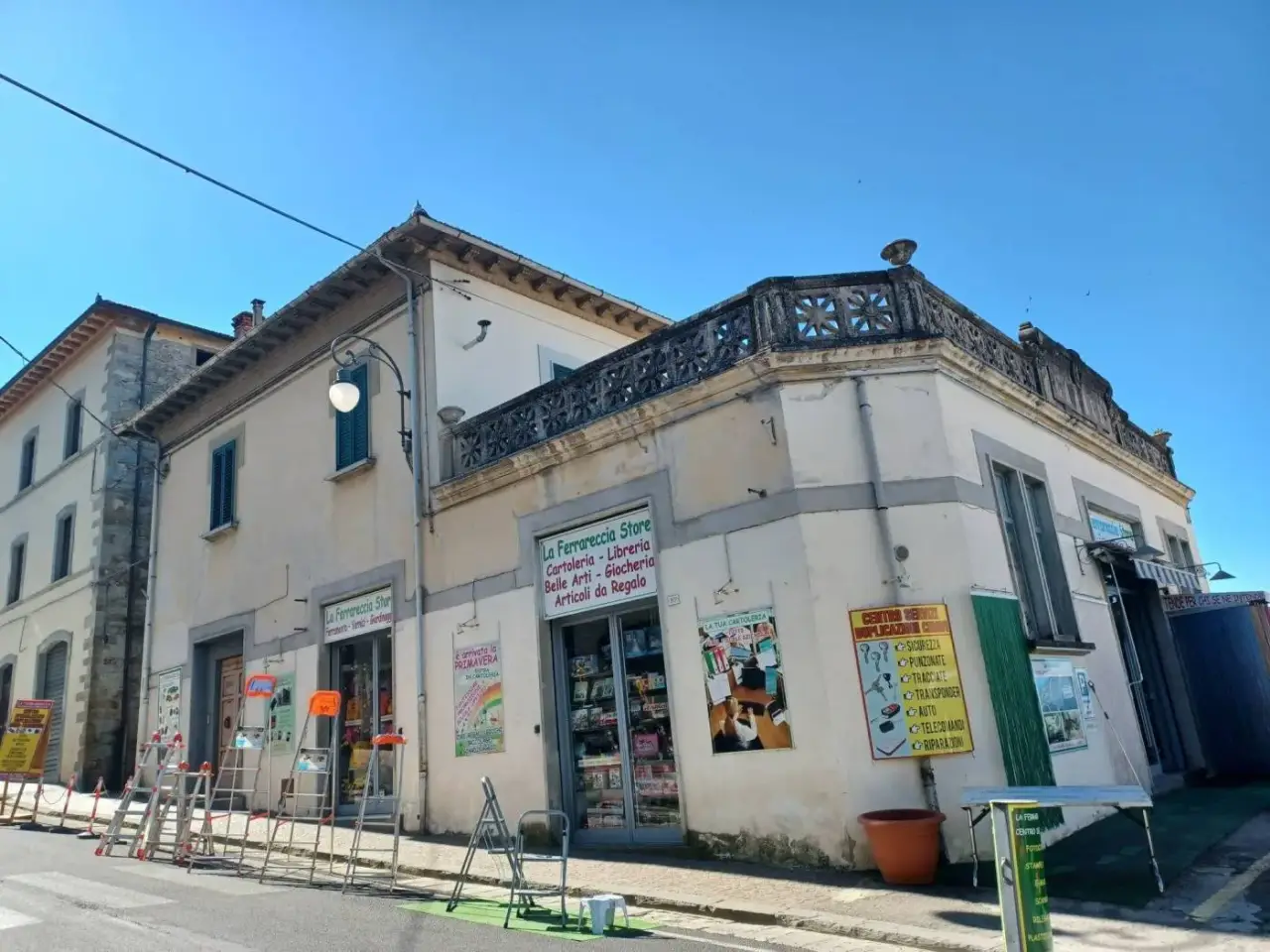 Locale commerciale in Via Madonna del Rivaio 50a, Castiglion Fiorentino, {3} - Foto 1