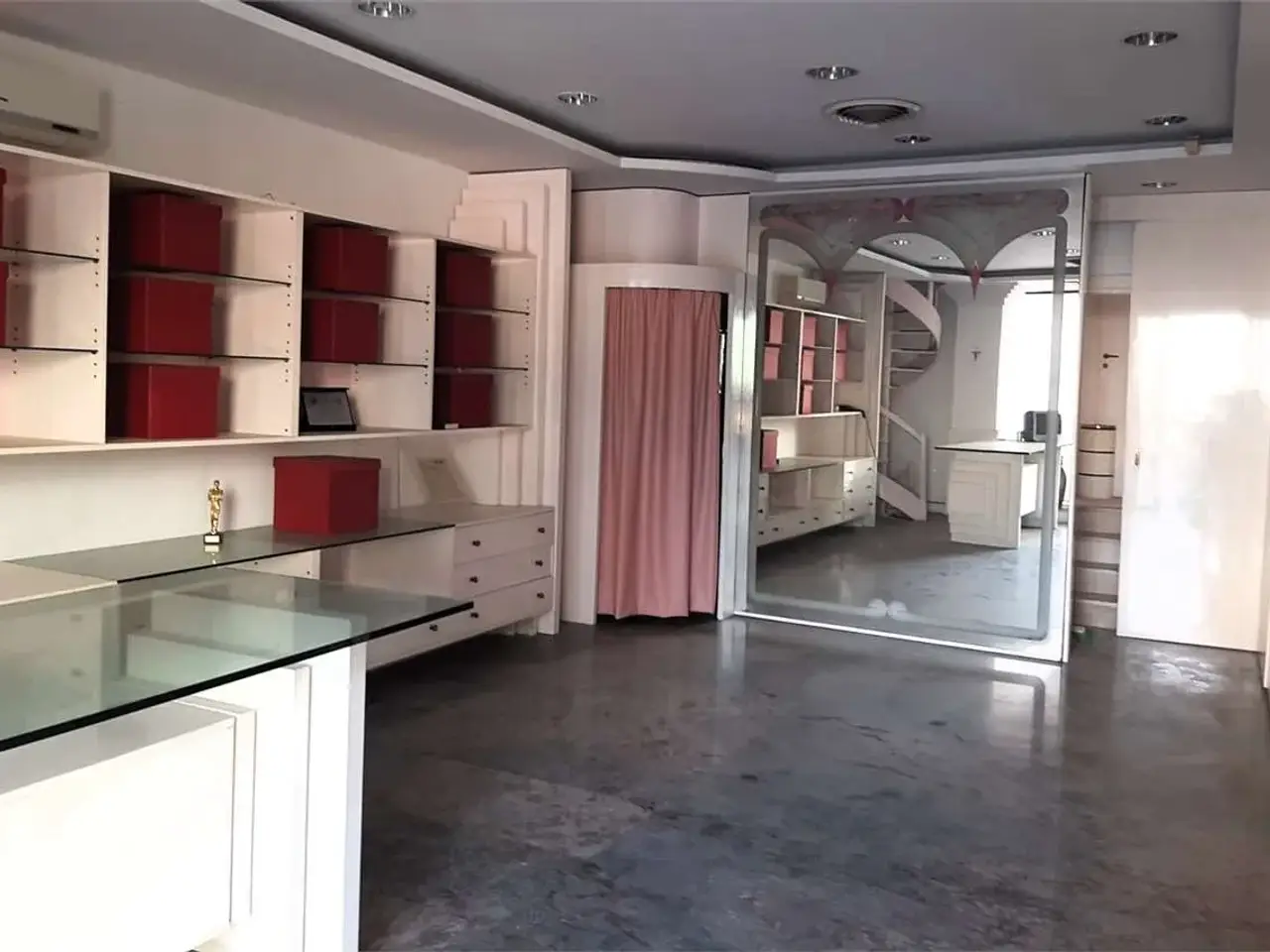 Locale commerciale in Viale Aldo Moro, 55, 72100 Brindisi, Brindisi, {3} - Foto 2