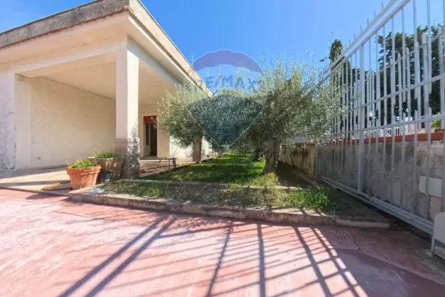 Villa in Via Luigi Settembrini 42, Carini - Foto 1