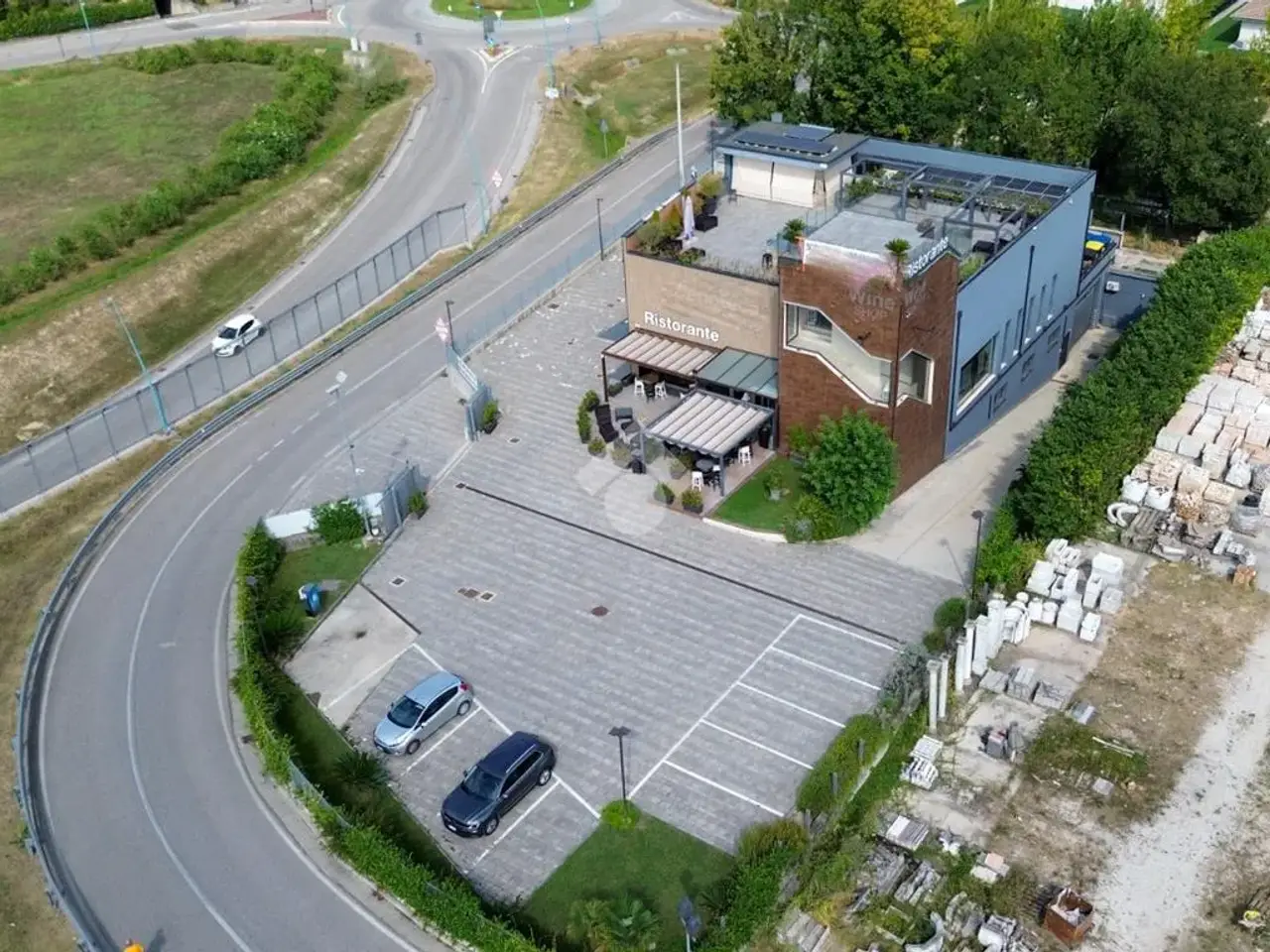 Magazzino in Località Otello 1, Peschiera Del Garda, {3} - Foto 1