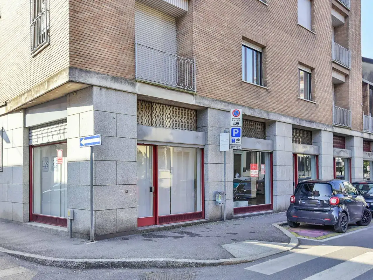 Locale commerciale in Via Umberto I 77/79 Seregno, Seregno, {3} - Foto 1