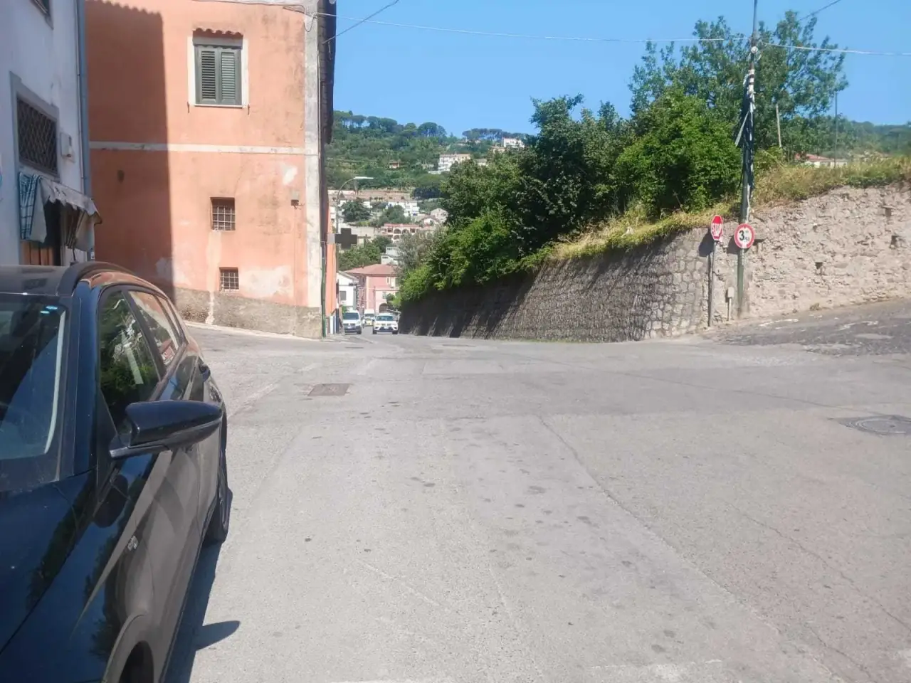Negozio in Via Nicola di Marino 37, Cava De' Tirreni, {3} - Foto 2