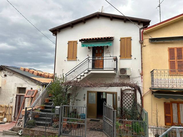 Detached house in Via del Velino 7, Terni - Photo 1