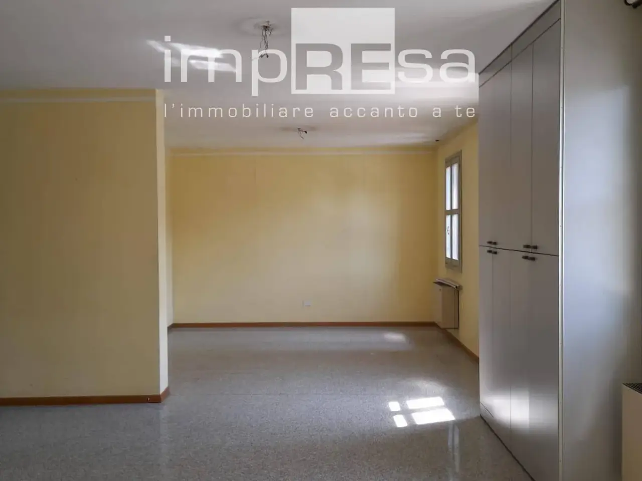 Ufficio in Montebelluna, Montebelluna, {3} - Foto 1