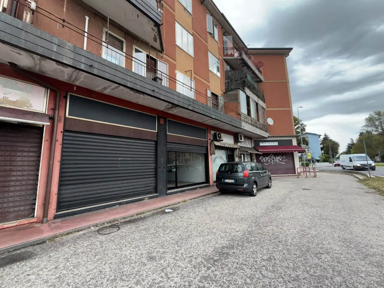 Negozio in Via Brigata Granatieri di Sardegna, Vicenza, {3} - Foto 1