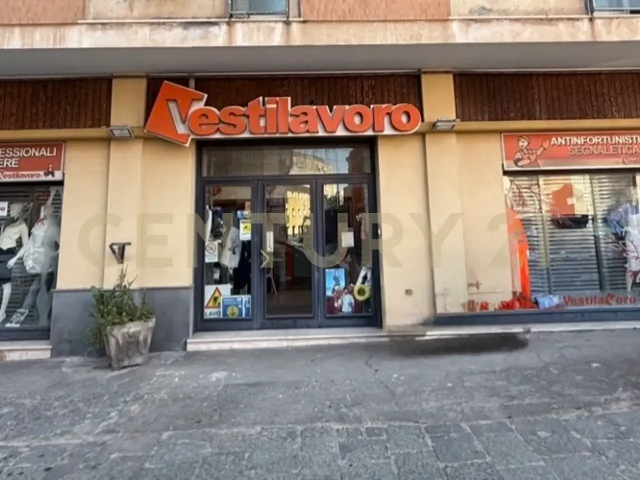Abbigliamento in Via Francesco Crispi 129, Catania, {3} - Foto 1
