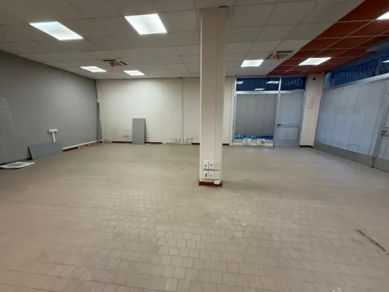 Negozio in Piazza Aldo Moro, Capannori, {3} - Foto 1