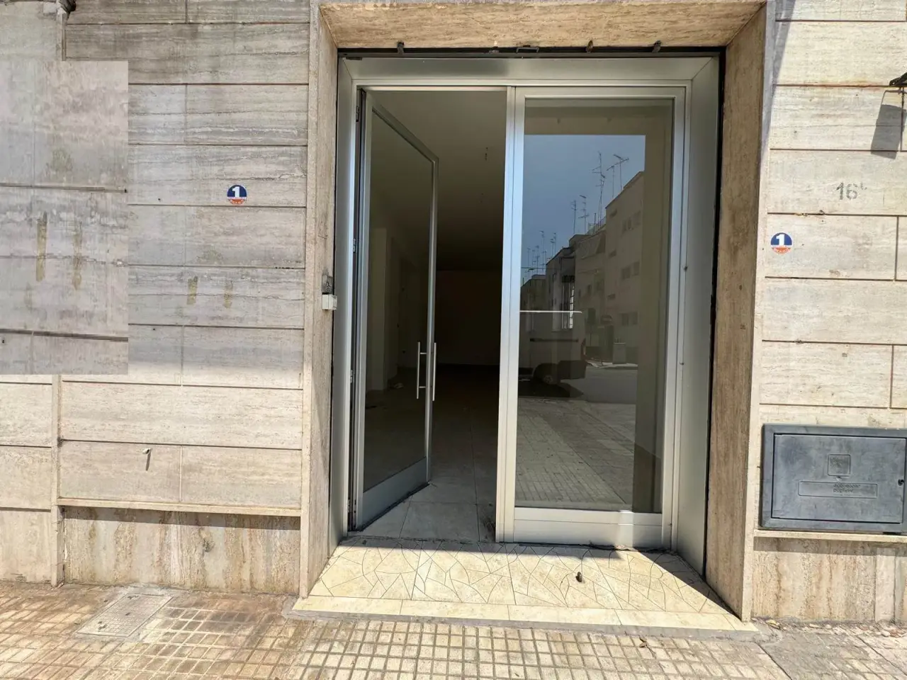 Locale commerciale in Via del Mare 16/C Lecce, Lecce, {3} - Foto 2