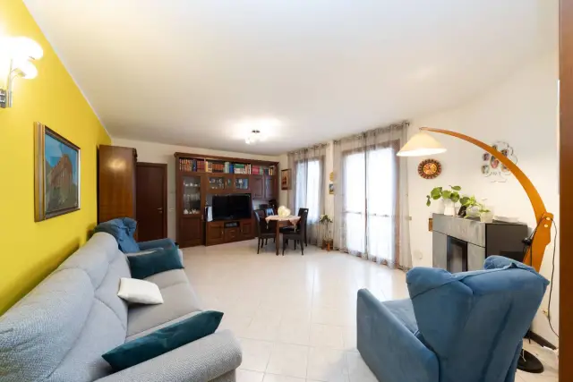 3-room flat in Via Adda 5, Concorezzo - Photo 1