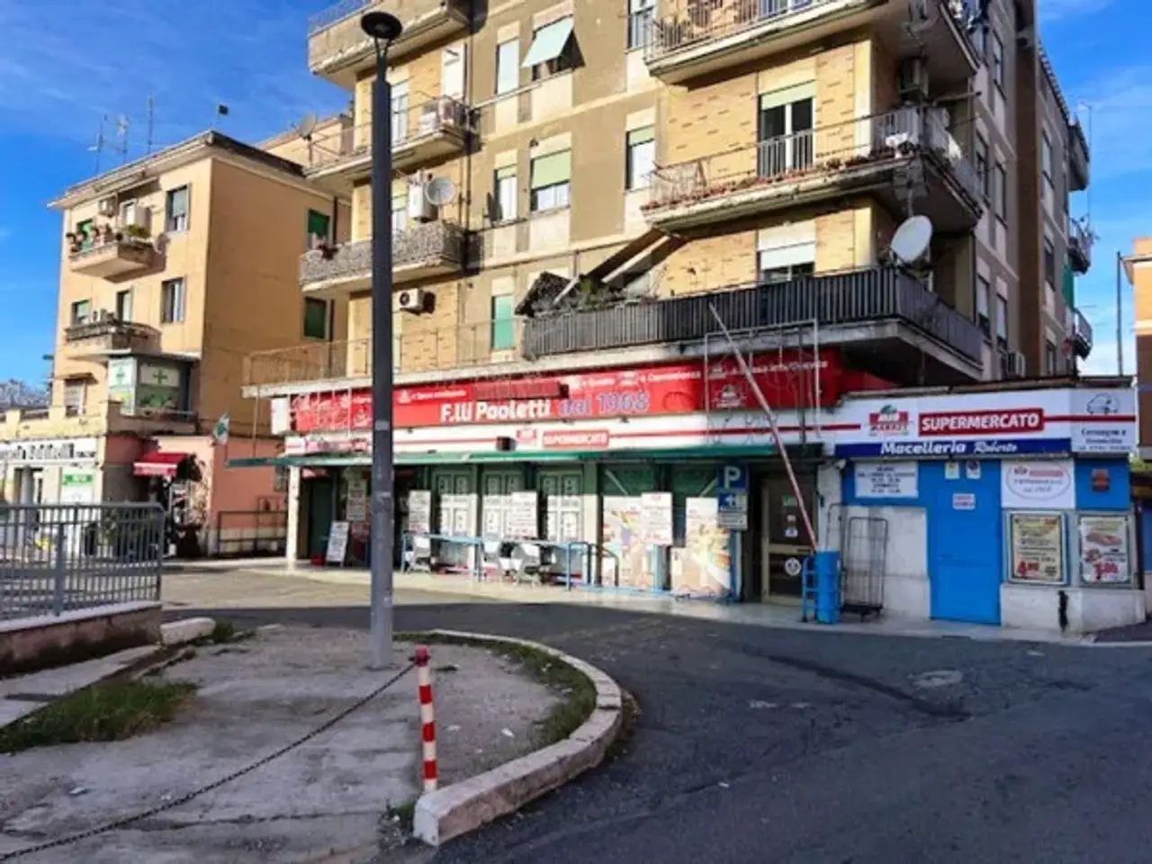 Negozio in Piazza Bartolomeo della Queva 1, Tivoli, {3} - Foto 2